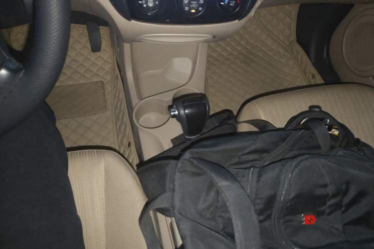 Used Kia Sportage 2013 2.0L Automatic Two-Wheel Drive GL Trim Gear Lever