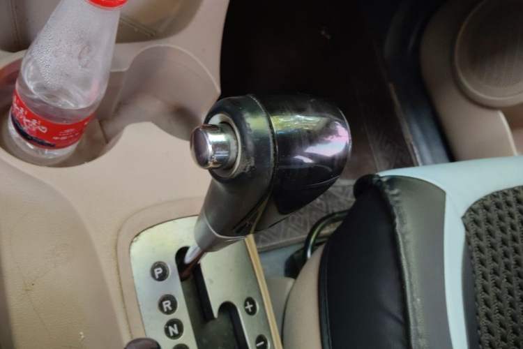 Used Kia Sportage 2013 2.0L Automatic Two-Wheel Drive GL Trim Gear Lever