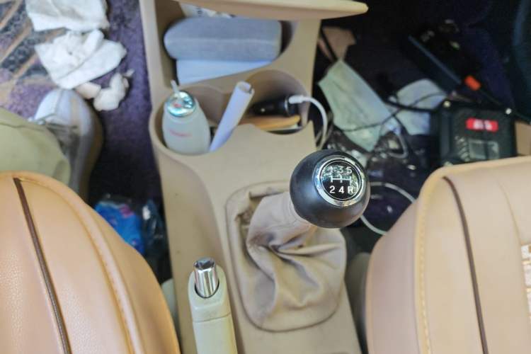 Used Kia Sportage 2013 2.0L Manual Two-Wheel Drive GL Trim Gear Lever