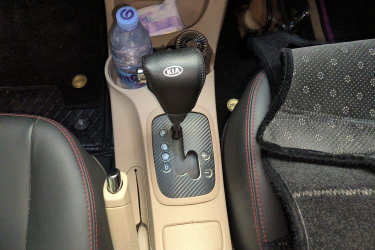 Used Kia Sportage 2013 2.0L Automatic Two-Wheel Drive GL Trim Gear Lever