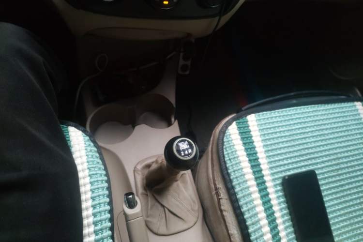 Used Kia Sportage 2013 2.0L Manual Two-Wheel Drive GL Trim Gear Lever