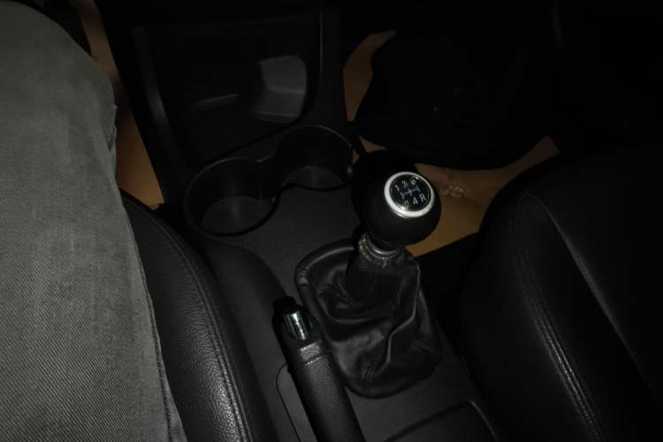 Used Kia Sportage 2013 2.0L Manual Two-Wheel Drive GLS Gear Lever