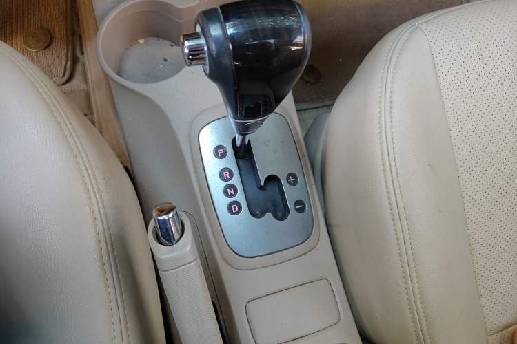 Used Kia Sportage 2013 2.0L Automatic Two-Wheel Drive GL Trim Gear Lever