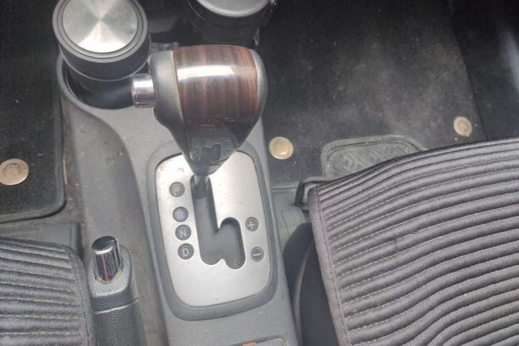 Used Kia Sportage 2013 2.0L Automatic Two-Wheel Drive DLX Trim Gear Lever