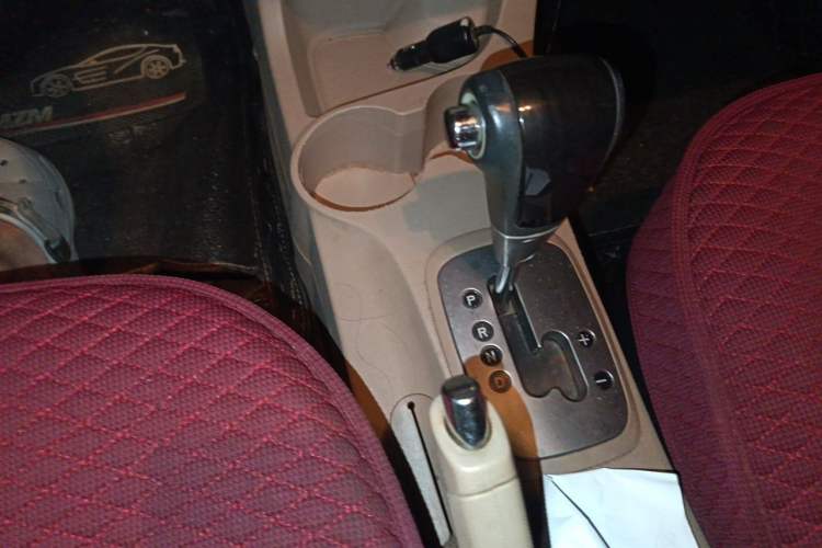 Used Kia Sportage 2013 2.0L Automatic Two-Wheel Drive GL Trim Gear Lever