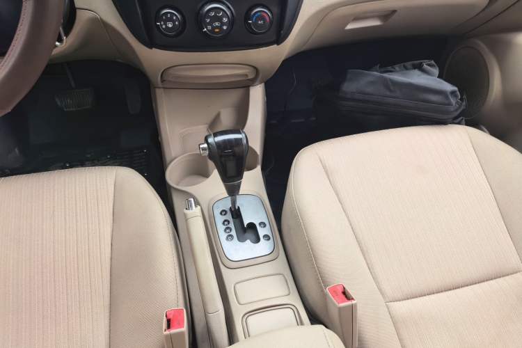 Used Kia Sportage 2013 2.0L Automatic Two-Wheel Drive GL Trim Gear Lever