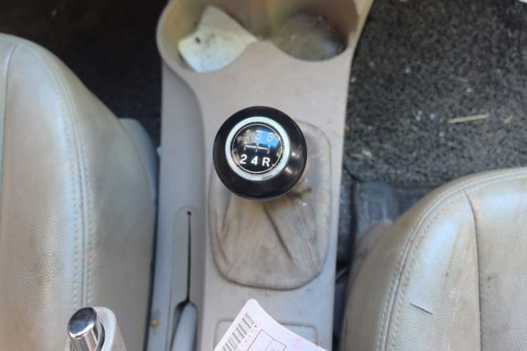 Used Kia Sportage 2013 2.0L Manual Two-Wheel Drive GL Trim Gear Lever