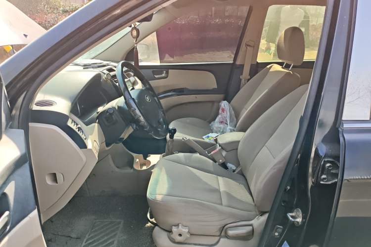 Used Kia Sportage 2013 2.0L Manual Two-Wheel Drive GL Trim Left Front Seat