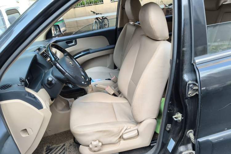Used Kia Sportage 2013 2.0L Manual Two-Wheel Drive GL Trim Left Front Seat
