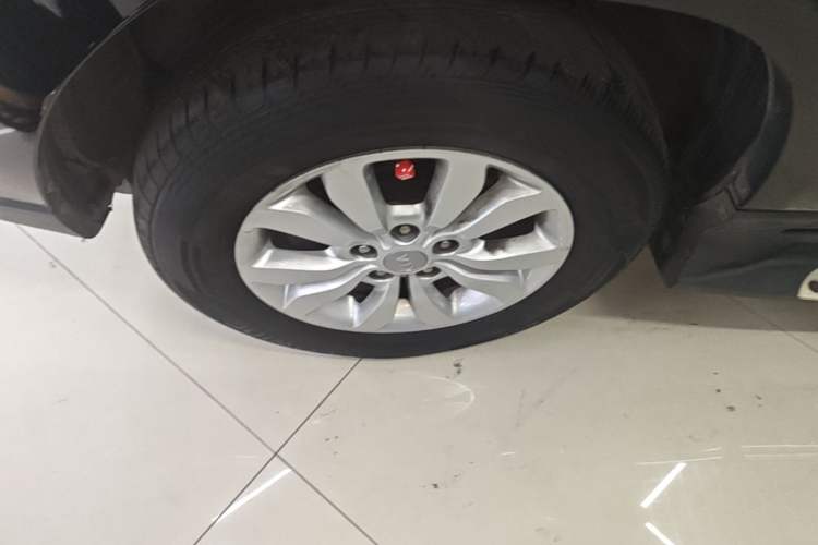 Used Kia Sportage 2013 2.0L Automatic Two-Wheel Drive GL Trim Left Front Wheel Hub