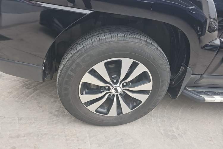Used Kia Sportage 2013 2.0L Automatic Two-Wheel Drive GLS Trim Left Front Wheel Hub