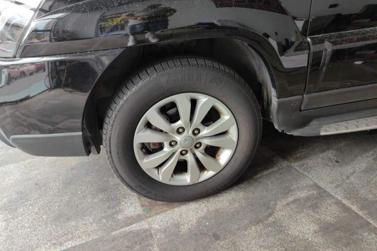 Used Kia Sportage 2013 2.0L Automatic Two-Wheel Drive GL Trim Left Front Wheel Hub