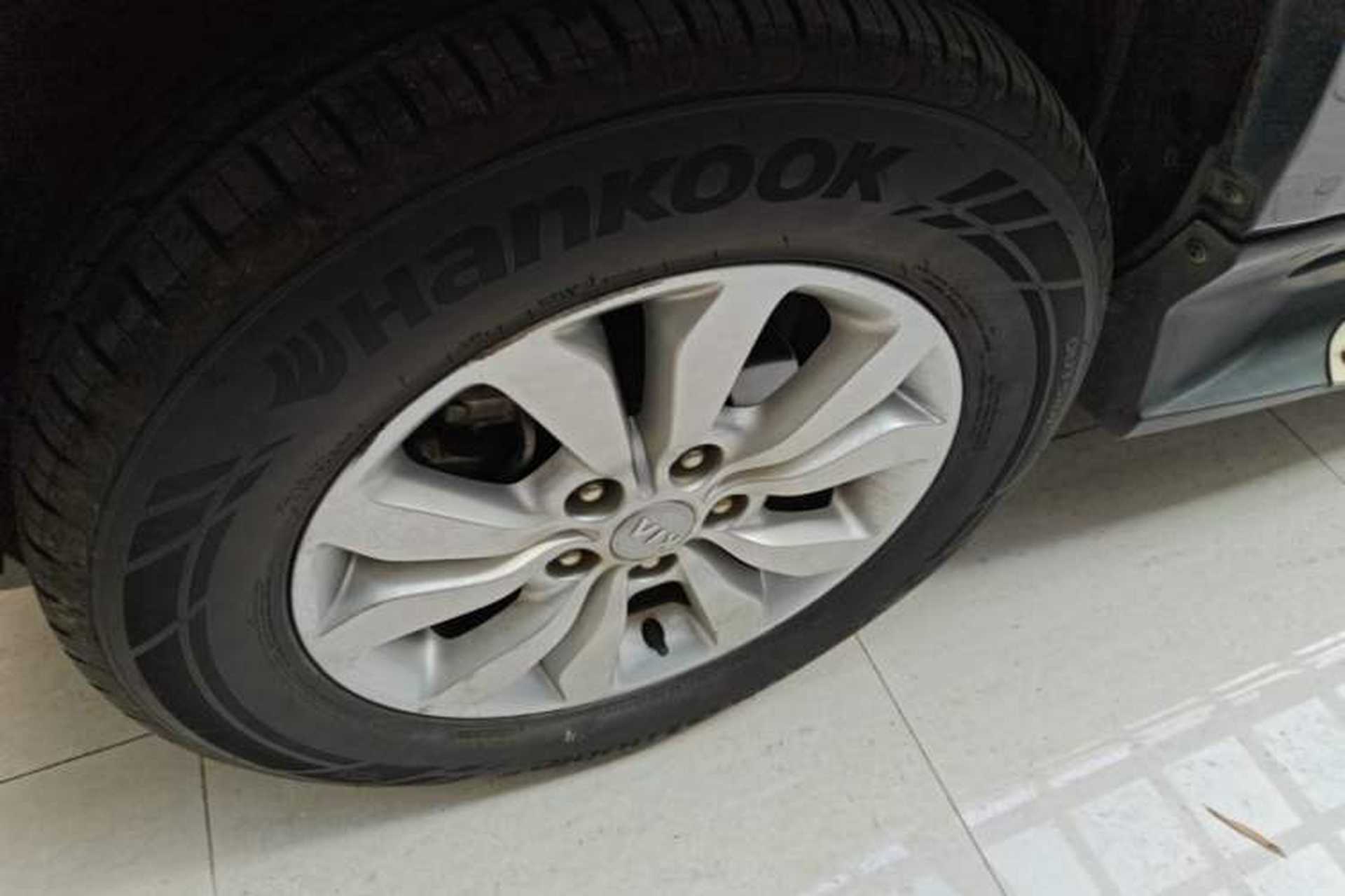 Used Kia Sportage 2013 2.0L Automatic Two-Wheel Drive GL Trim Left Front Wheel Hub