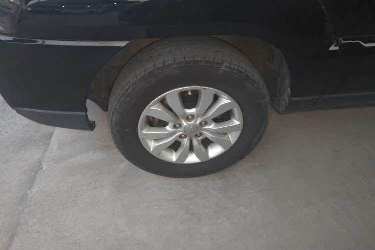 Used Kia Sportage 2013 2.0L Automatic Two-Wheel Drive GL Trim Left Front Wheel Hub