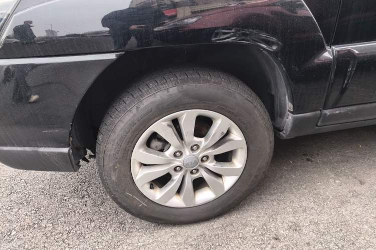 Used Kia Sportage 2013 2.0L Automatic Two-Wheel Drive GL Trim Left Front Wheel Hub