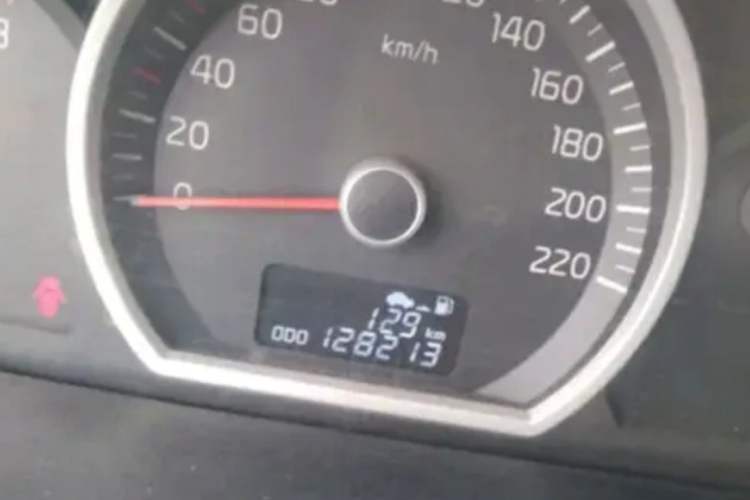 Used Kia Sportage 2013 2.0L Automatic Two-Wheel Drive GLS Trim Odometer Close Up