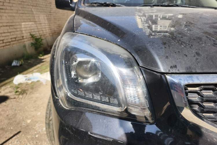 Used Kia Sportage 2013 2.0L Manual Two-Wheel Drive GL Trim Right Front Headlight