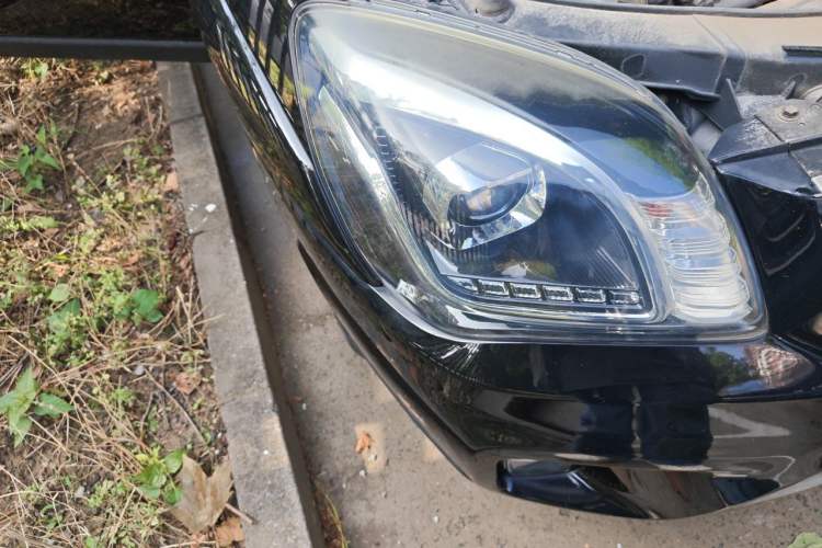 Used Kia Sportage 2013 2.0L Automatic Two-Wheel Drive GLS Trim Right Front Headlight