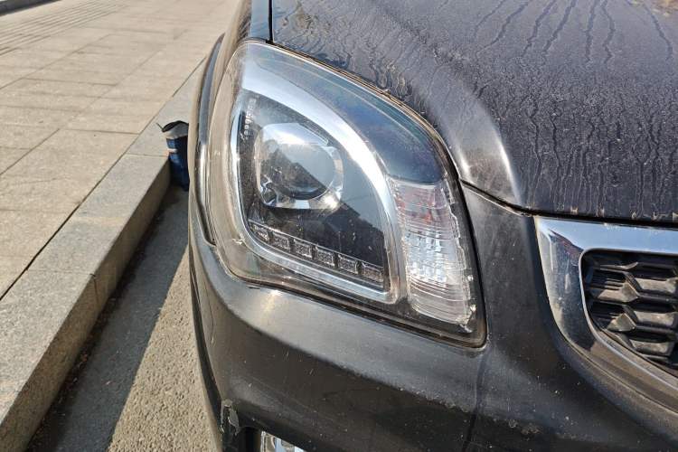 Used Kia Sportage 2013 2.0L Manual Two-Wheel Drive GL Trim Right Front Headlight