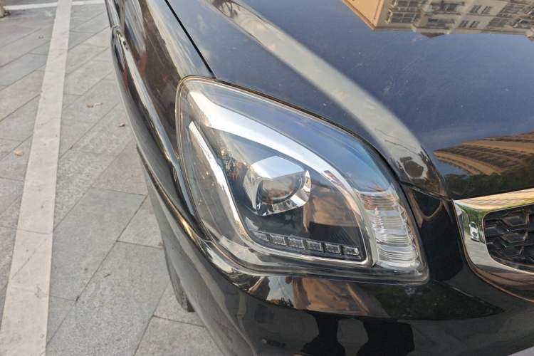 Used Kia Sportage 2013 2.0L Automatic Two-Wheel Drive GLS Trim Right Front Headlight