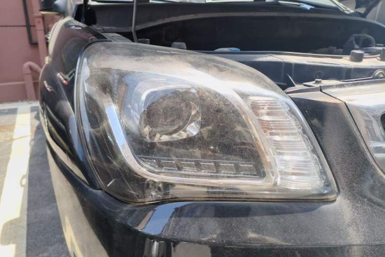 Used Kia Sportage 2013 2.0L Manual Two-Wheel Drive GL Trim Right Front Headlight