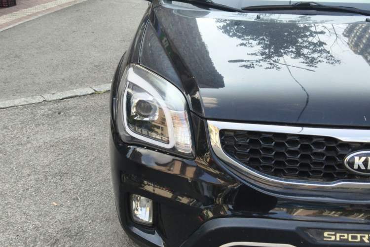 Used Kia Sportage 2013 2.0L Manual Two-Wheel Drive GLS Right Front Headlight