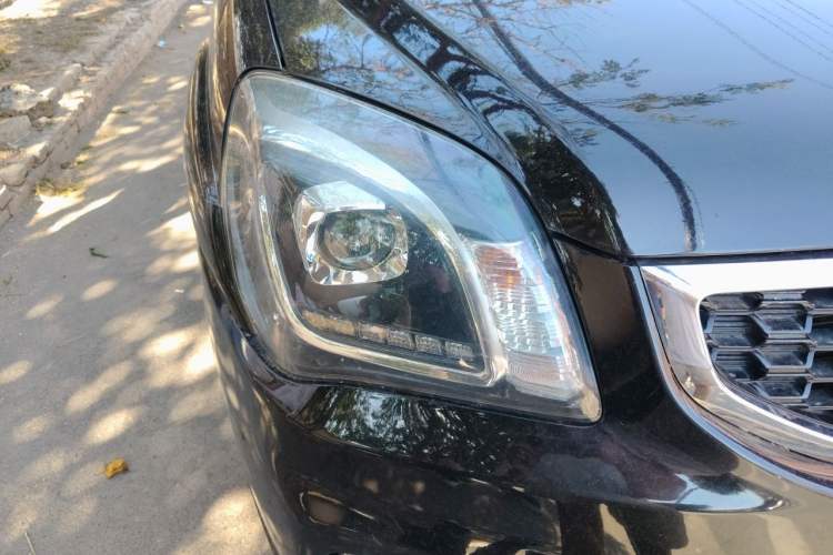 Used Kia Sportage 2013 2.0L Automatic Two-Wheel Drive GL Trim Right Front Headlight