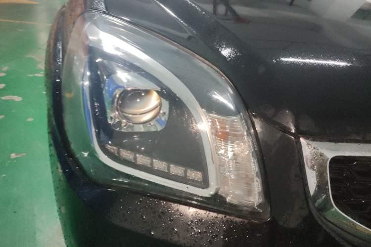 Used Kia Sportage 2013 2.0L Manual Two-Wheel Drive GL Trim Right Front Headlight