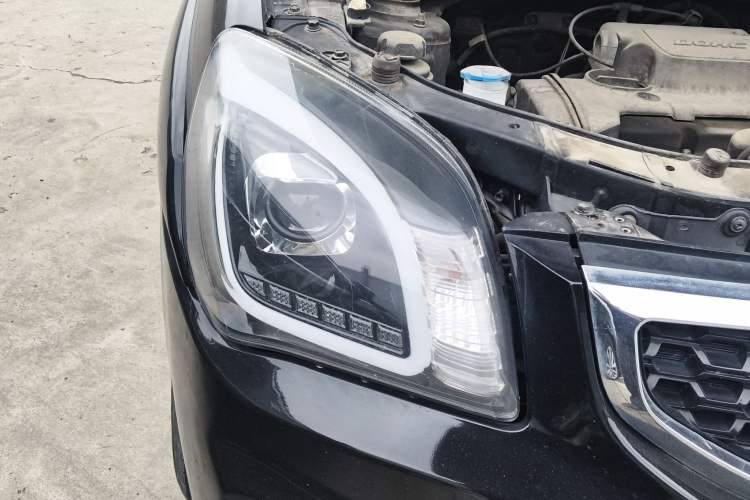 Used Kia Sportage 2013 2.0L Automatic Two-Wheel Drive GLS Trim Right Front Headlight