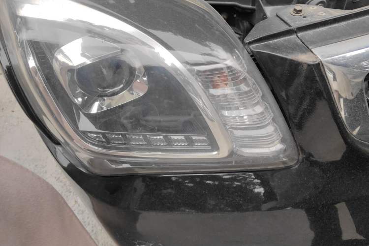 Used Kia Sportage 2013 2.0L Manual Two-Wheel Drive GL Trim Right Front Headlight