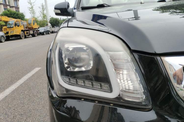 Used Kia Sportage 2013 2.0L Automatic Two-Wheel Drive DLX Trim Right Front Headlight