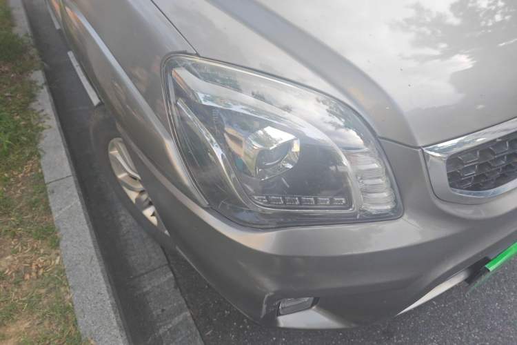 Used Kia Sportage 2013 2.0L Manual Two-Wheel Drive GL Trim Right Front Headlight