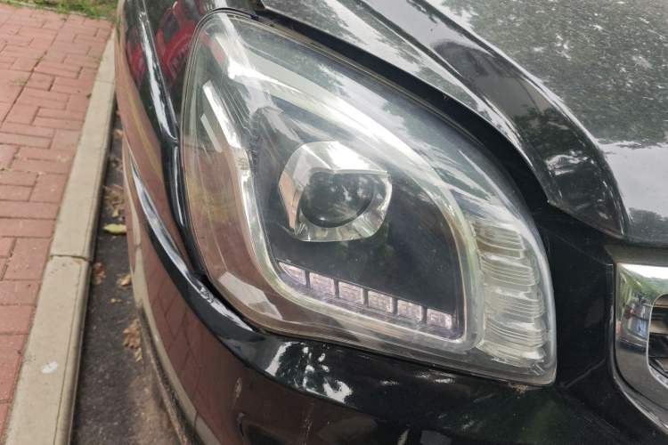 Used Kia Sportage 2013 2.0L Manual Two-Wheel Drive GL Trim Right Front Headlight