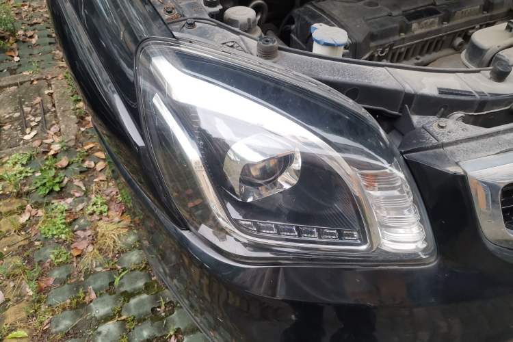 Used Kia Sportage 2013 2.0L Automatic Two-Wheel Drive GL Trim Right Front Headlight