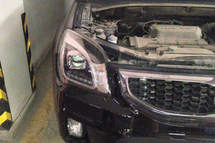 Used Kia Sportage 2013 2.0L Manual Two-Wheel Drive GL Trim Right Front Headlight
