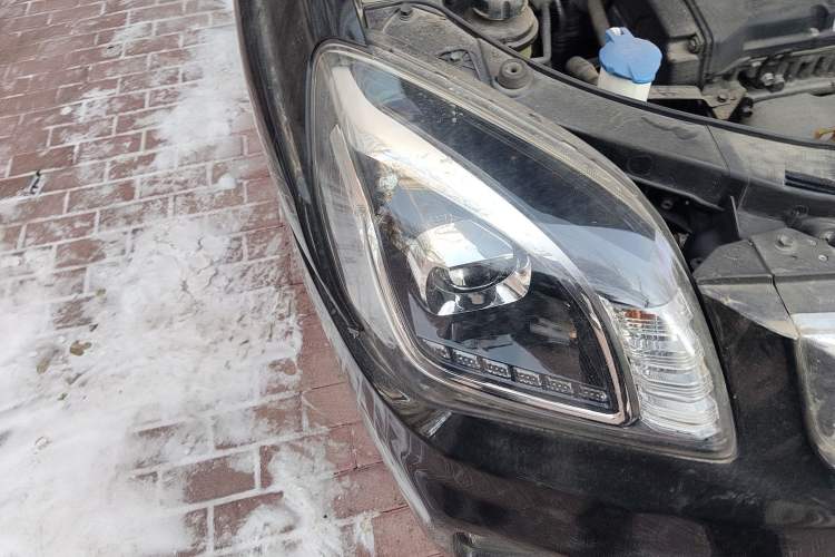 Used Kia Sportage 2013 2.0L Automatic Two-Wheel Drive GL Trim Right Front Headlight