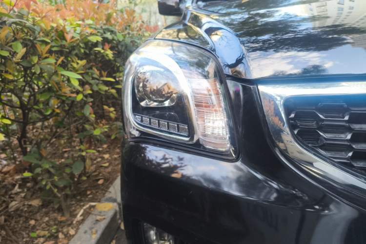 Used Kia Sportage 2013 2.0L Manual Two-Wheel Drive GL Trim Right Front Headlight