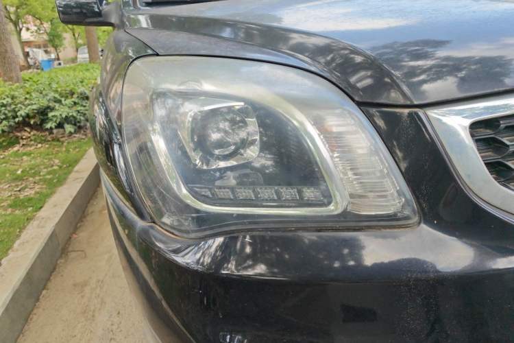 Used Kia Sportage 2013 2.0L Manual Two-Wheel Drive GL Trim Right Front Headlight