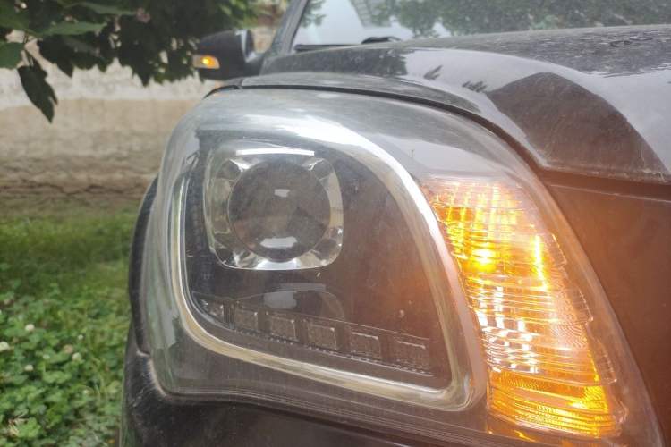 Used Kia Sportage 2013 2.0L Automatic Two-Wheel Drive DLX Trim Right Front Headlight