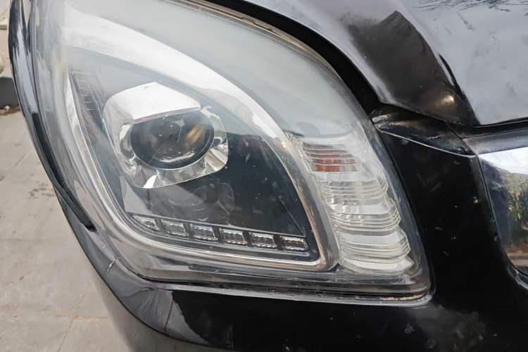 Used Kia Sportage 2013 2.0L Manual Two-Wheel Drive GL Trim Right Front Headlight