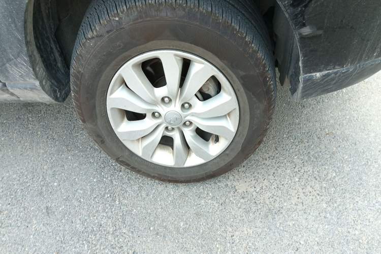 Used Kia Sportage 2013 2.0L Automatic Two-Wheel Drive GL Trim Right Front Wheel Hub