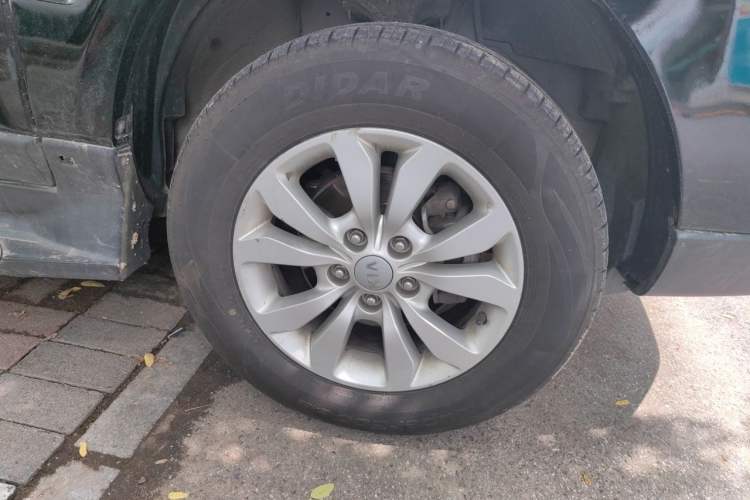 Used Kia Sportage 2013 2.0L Automatic Two-Wheel Drive GL Trim Right Front Wheel Hub