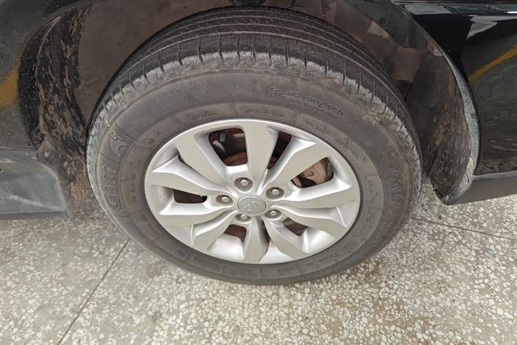 Used Kia Sportage 2013 2.0L Automatic Two-Wheel Drive GL Trim Right Front Wheel Hub