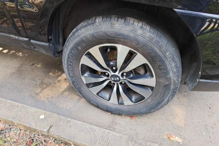 Used Kia Sportage 2013 2.0L Automatic Two-Wheel Drive GLS Trim Right Front Wheel Hub