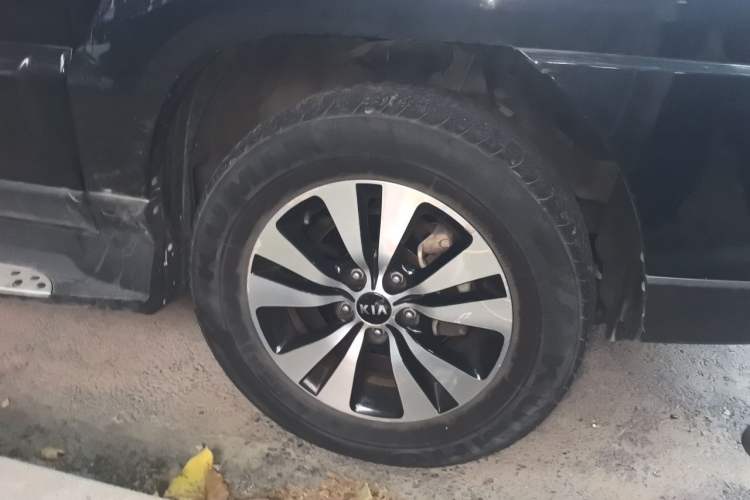 Used Kia Sportage 2013 2.0L Automatic Two-Wheel Drive DLX Trim Right Front Wheel Hub