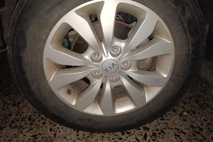Used Kia Sportage 2013 2.0L Automatic Two-Wheel Drive GL Trim Right Front Wheel Hub