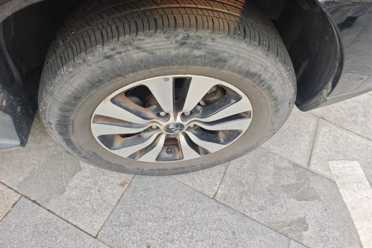 Used Kia Sportage 2013 2.0L Automatic Two-Wheel Drive GLS Trim Right Front Wheel Hub