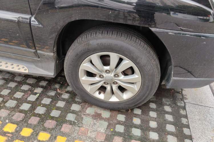 Used Kia Sportage 2013 2.0L Automatic Two-Wheel Drive GL Trim Right Front Wheel Hub