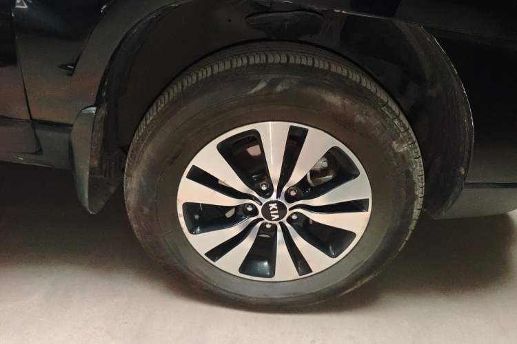 Used Kia Sportage 2013 2.0L Automatic Two-Wheel Drive GLS Trim Right Front Wheel Hub