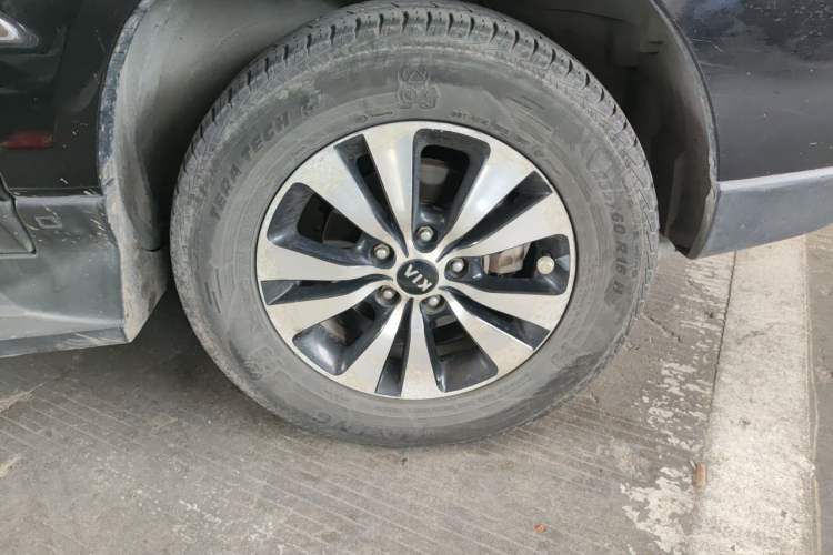 Used Kia Sportage 2013 2.0L Automatic Two-Wheel Drive GLS Trim Right Front Wheel Hub